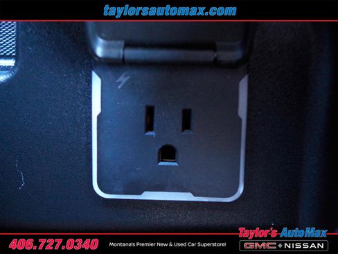 Used 2023 Chevrolet Silverado 1500 High Country w/ Technology Package image 34