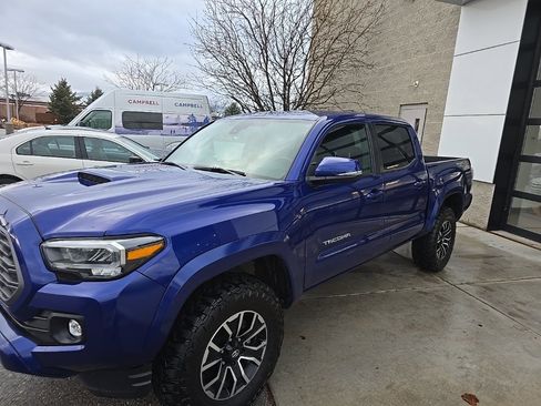 Used 2023 Toyota Tacoma TRD Sport image 3