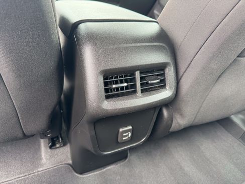 Used 2022 Chevrolet Equinox LS AWD/4WD image 16
