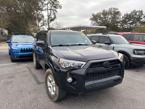 Used 2017 Toyota 4Runner SR5 image 3