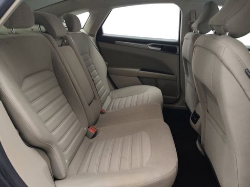 Used 2019 Ford Fusion SE image 19