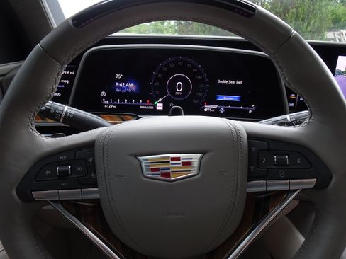 Used 2024 Cadillac Escalade Sport Platinum w/ LPO, ONYX Package AWD/4WD image 29