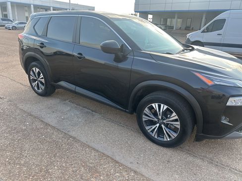 Used 2023 Nissan Rogue SV image 15