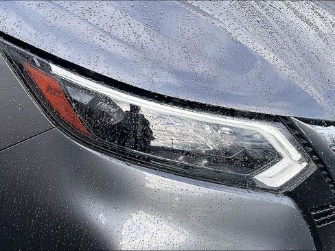 Used 2022 Nissan Rogue Sport SL w/ Premium Package image 27