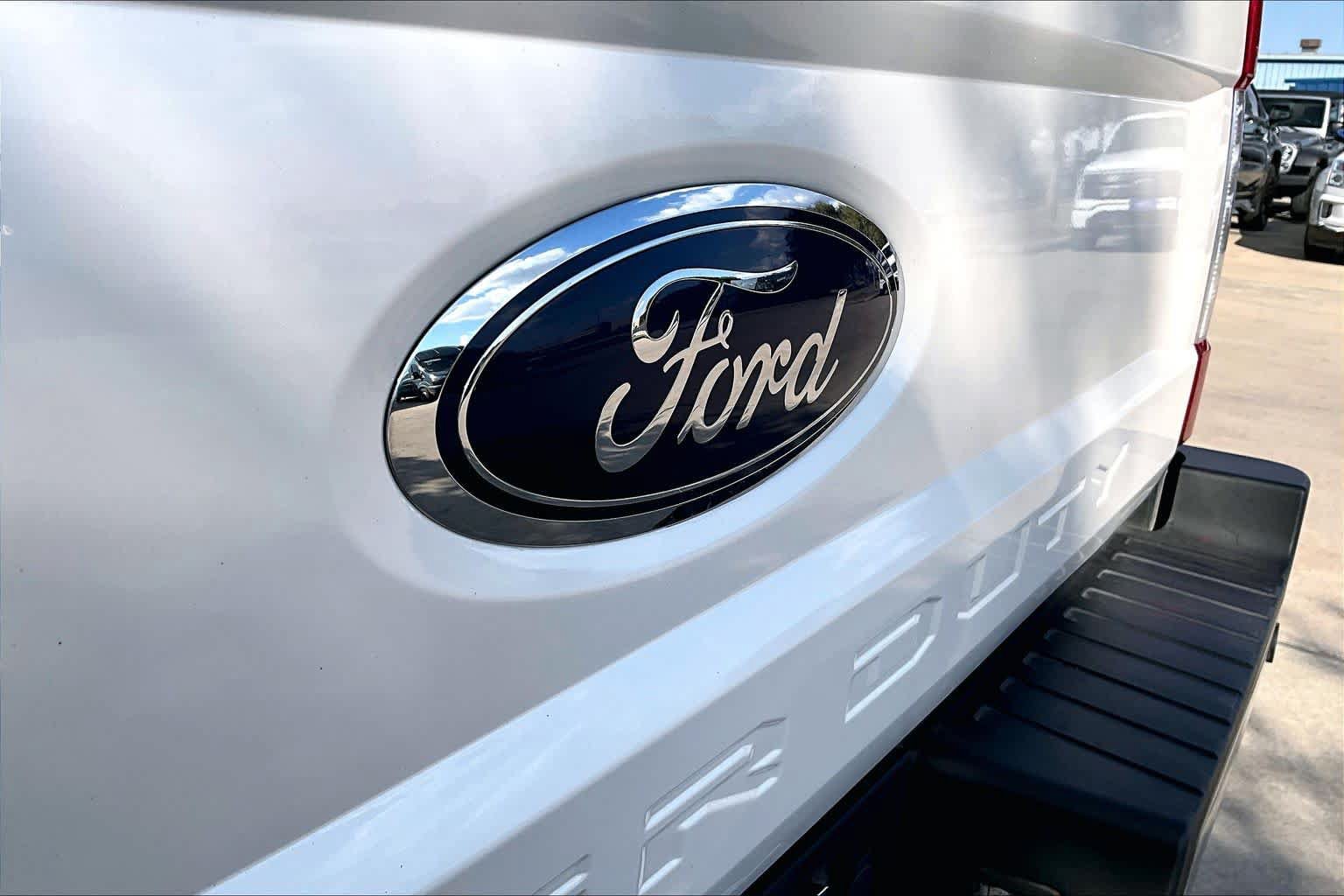 Certified 2019 Ford F250 King Ranch w/ King Ranch Ultimate Package AWD/4WD image 31