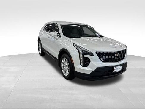 Used 2022 Cadillac XT4 Luxury w/ Cold Weather Package AWD/4WD image 31