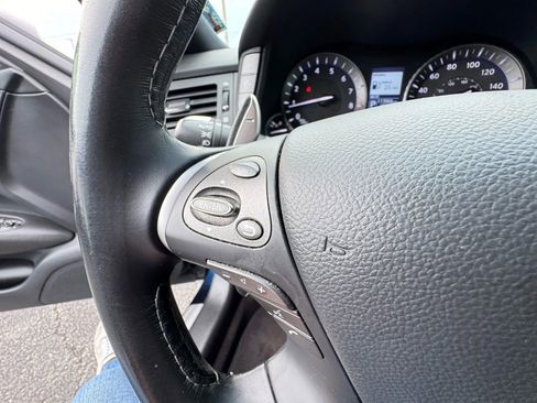 Used 2016 INFINITI Q70 3.7 w/ Sport Package image 17