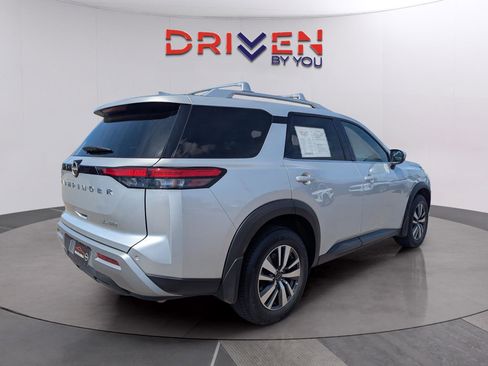Used 2023 Nissan Pathfinder SL image 5