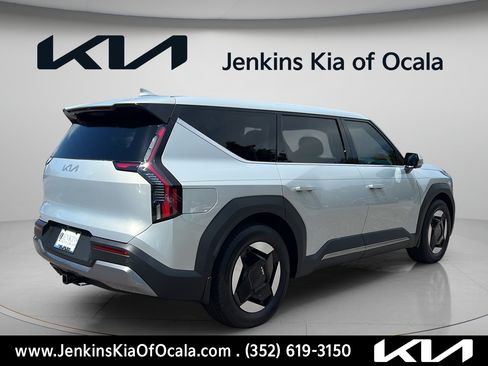New 2026 Kia EV9 Light RWD image 3