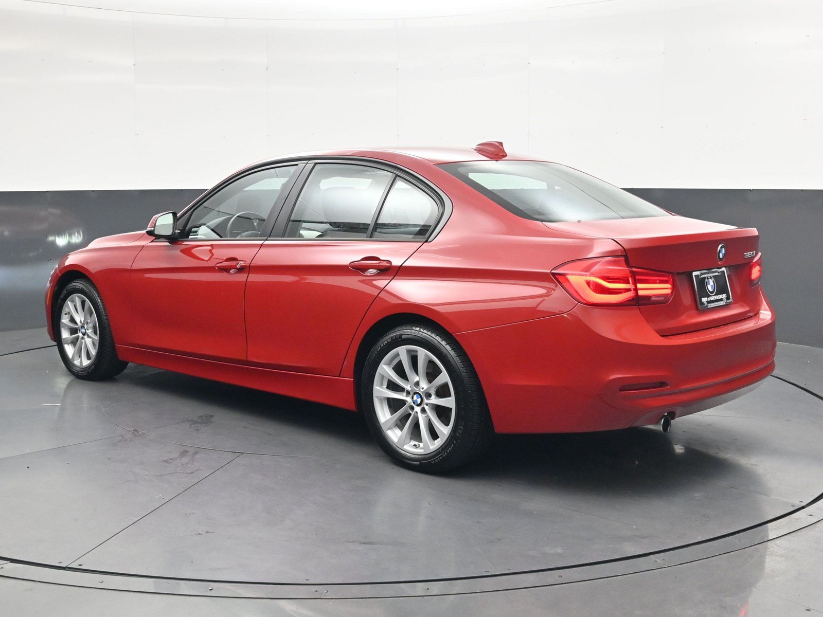 Used 2018 BMW 320i Sedan w/ Convenience Package RWD image 6