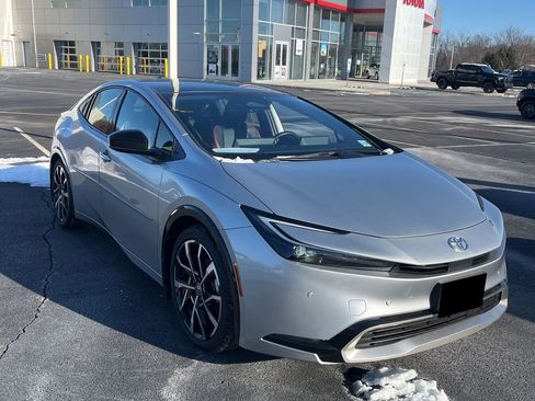 Used 2023 Toyota Prius Prime Premium image 3