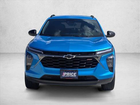Used 2025 Chevrolet Trax RS w/ Driver Confidence Package FWD image 2