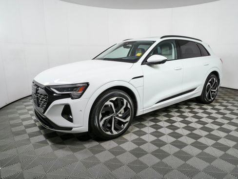 Certified 2024 Audi Q8 e-tron Prestige w/ Prestige Package AWD/4WD image 5