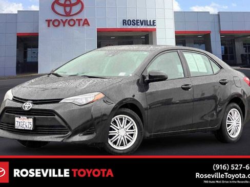 Used 2017 Toyota Corolla LE image 1