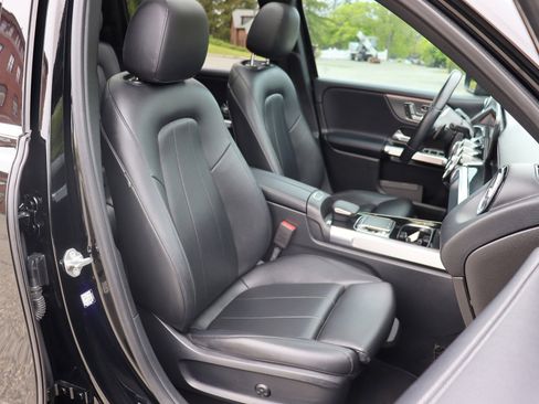 Used 2020 Mercedes-Benz GLB 250 w/ Premium Package image 19