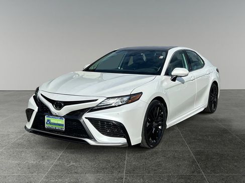 Used 2024 Toyota Camry XSE w/ Navigation Package FWD image 3