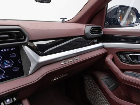 Used 2026 Lamborghini Urus SE AWD/4WD image 37
