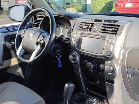 Used 2018 Toyota 4Runner SR5 Premium image 32