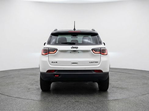 Used 2025 Jeep Compass Trailhawk w/ Trailer Tow Group AWD/4WD image 7