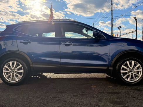 Used 2022 Nissan Rogue Sport SV w/ Technology Package image 11