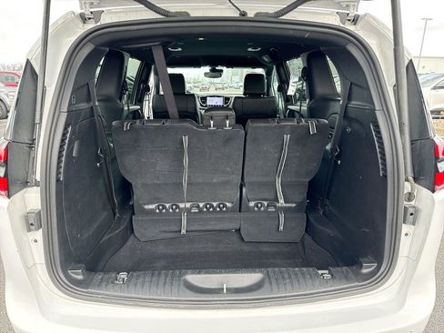 Used 2025 Chrysler Pacifica Select image 24
