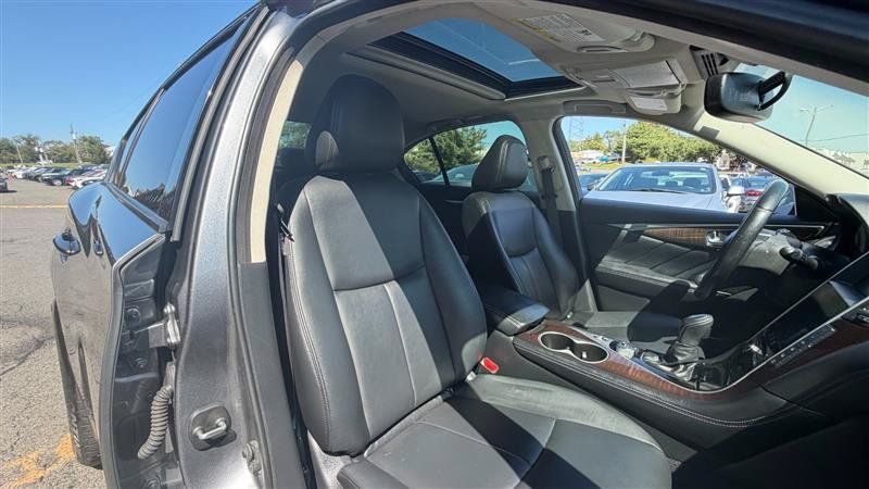 Used 2019 INFINITI Q50 Luxe w/ Essential Package (3.0T Luxe) AWD/4WD image 9