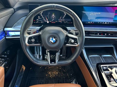 Used 2023 BMW 740i image 15
