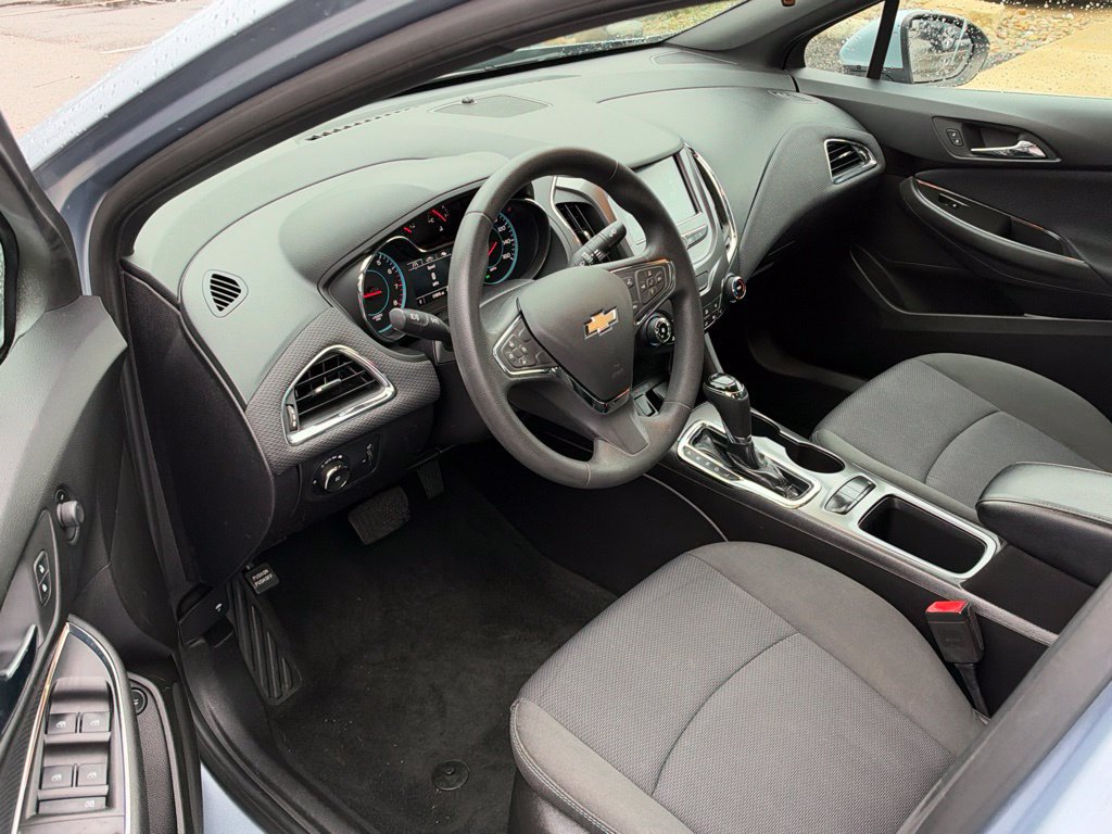 Used 2017 Chevrolet Cruze LT w/ Convenience Package FWD image 12