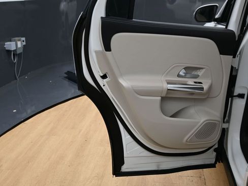 Used 2022 Mercedes-Benz GLA 250 w/ Premium Package Lite image 41