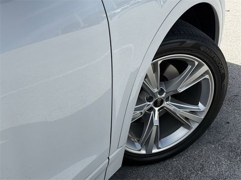 Used 2023 Audi Q8 Premium Plus w/ Premium Plus Package image 9