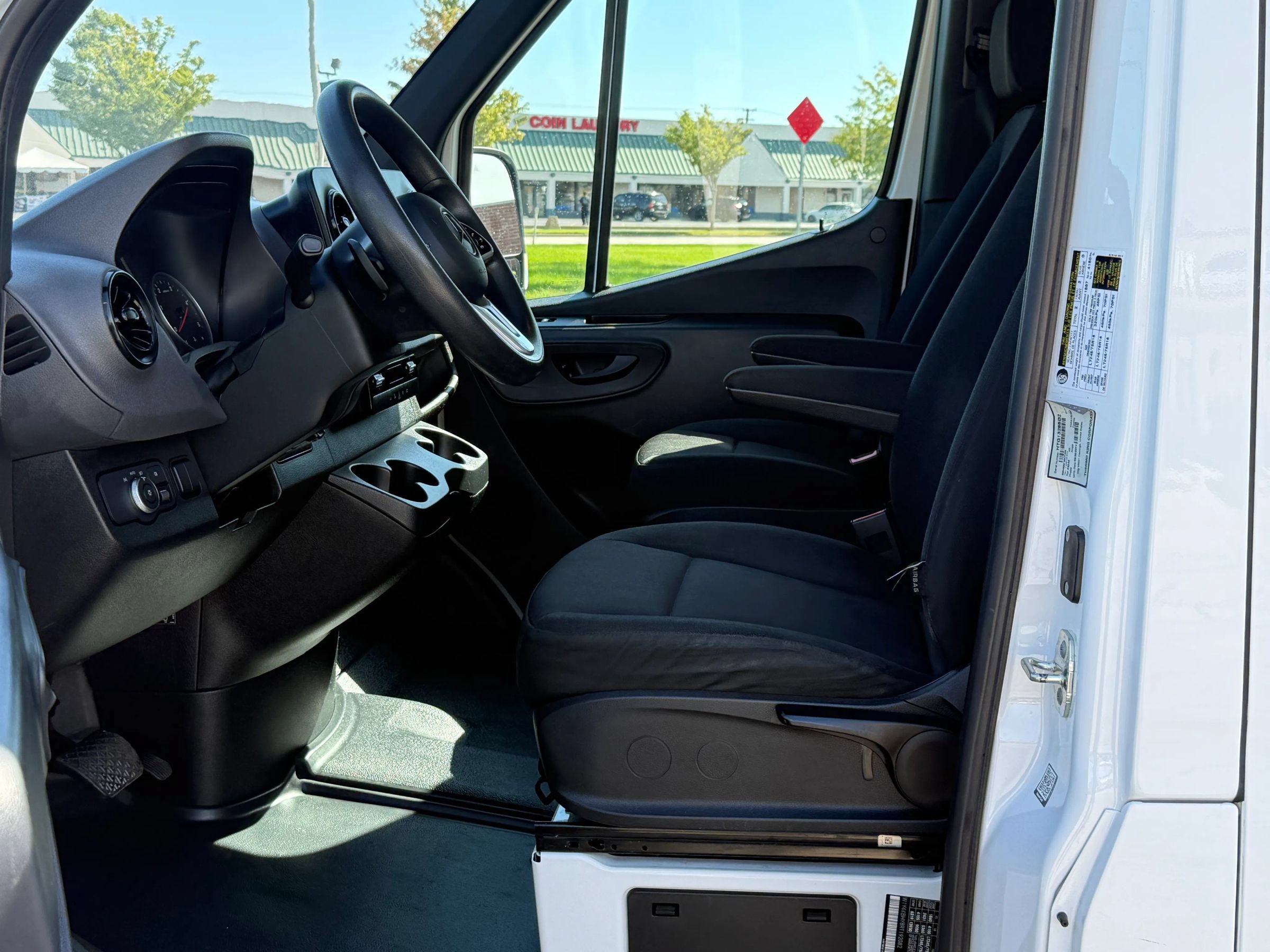 Used 2024 Mercedes-Benz Sprinter 2500 image 14