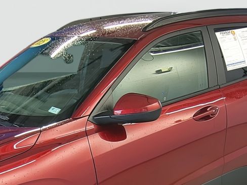 Used 2025 Chevrolet Trax LT w/ Driver Confidence Package image 8