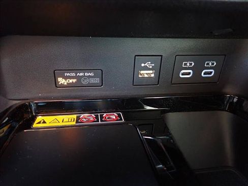 Used 2025 Toyota Camry XSE AWD/4WD image 18