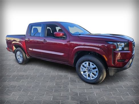 Used 2023 Nissan Frontier SV image 3