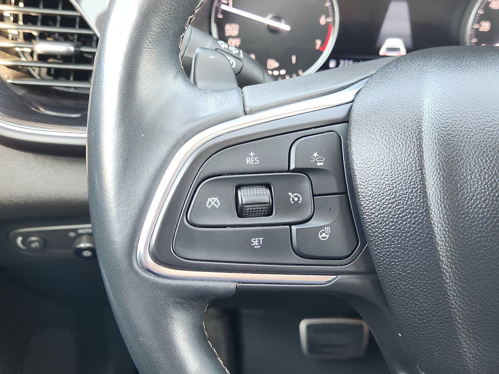 Used 2023 Buick Envision Essence w/ Sport Touring Package AWD/4WD image 33