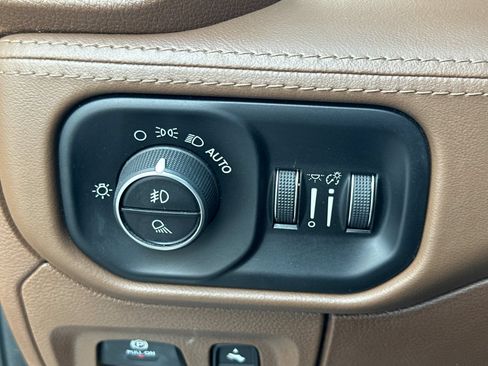 Used 2019 RAM 1500 Limited AWD/4WD image 32