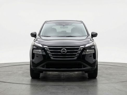 Used 2025 Nissan Rogue SV image 2