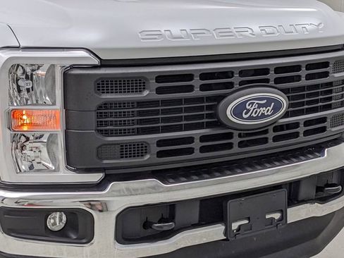 Certified 2023 Ford F250 XL w/ XL Chrome Package image 40