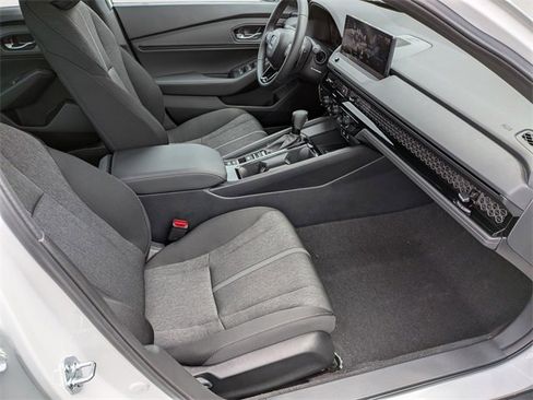 Used 2025 Honda Accord Sport image 28