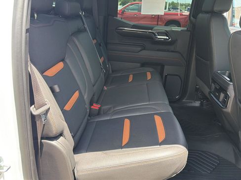Used 2023 GMC Sierra 1500 AT4 w/ Technology Package AWD/4WD image 17