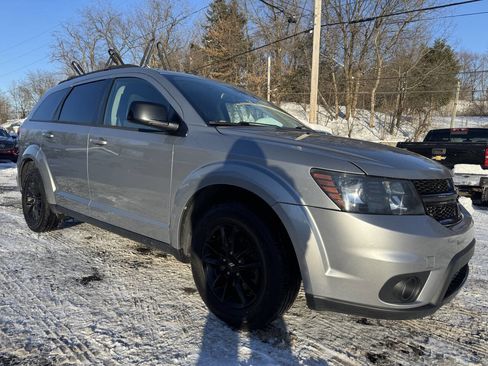 Used 2019 Dodge Journey SE w/ Premium Group image 8