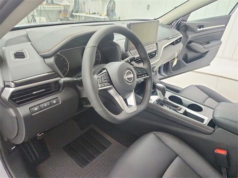 New 2025 Nissan Altima 2.5 SR w/ SR Premium Package image 18