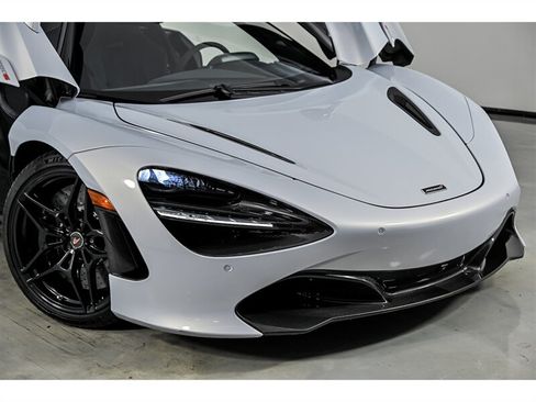 Used 2018 McLaren 720S RWD image 2