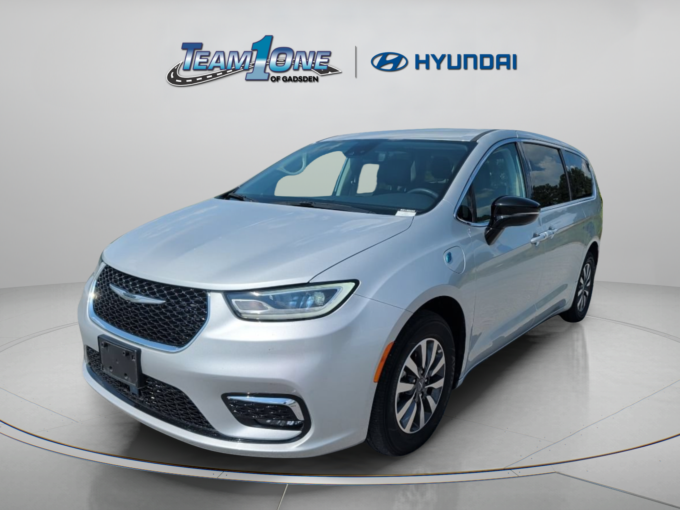Used 2024 Chrysler Pacifica Limited FWD image 4