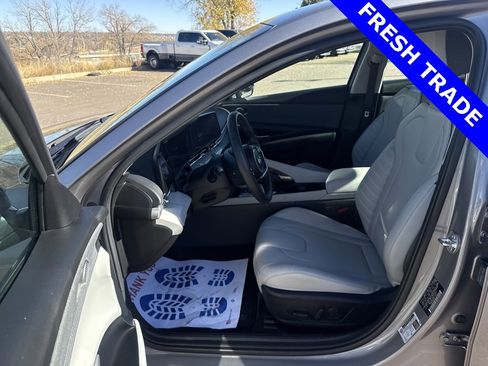 Used 2024 Hyundai Elantra Limited image 11