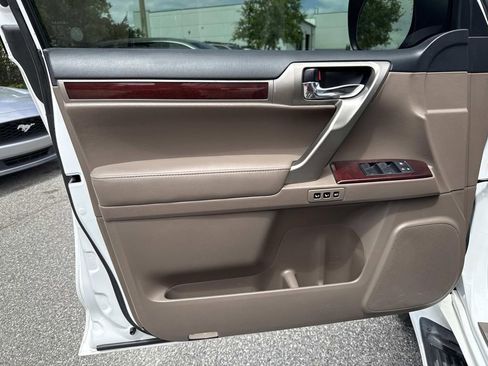 Used 2015 Lexus GX 460 w/ Premium Package AWD/4WD image 23
