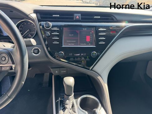 Used 2018 Toyota Camry XLE FWD image 20