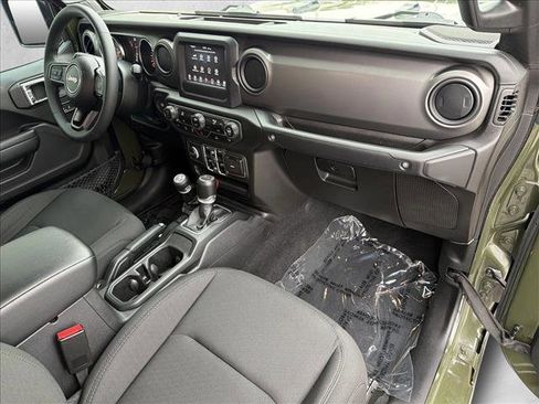 Used 2023 Jeep Gladiator Willys image 24