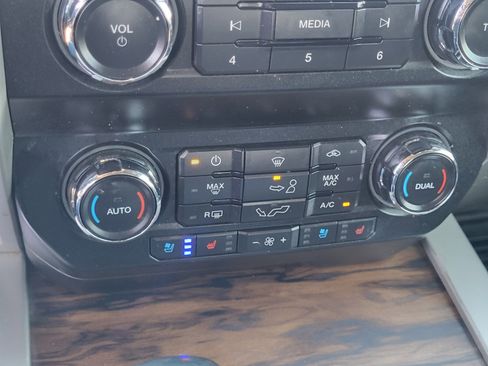 Certified 2019 Ford F150 Lariat w/ Trailer Tow Package image 23