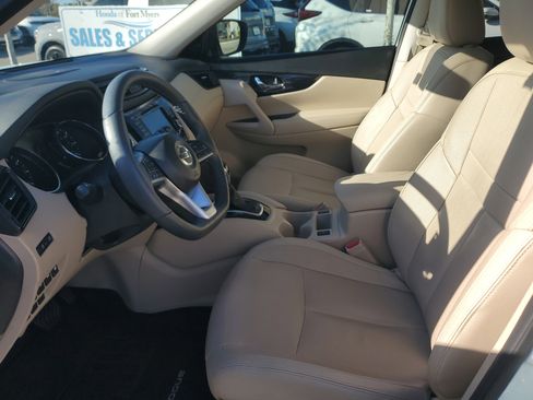 Used 2020 Nissan Rogue SL w/ Premium Package image 25